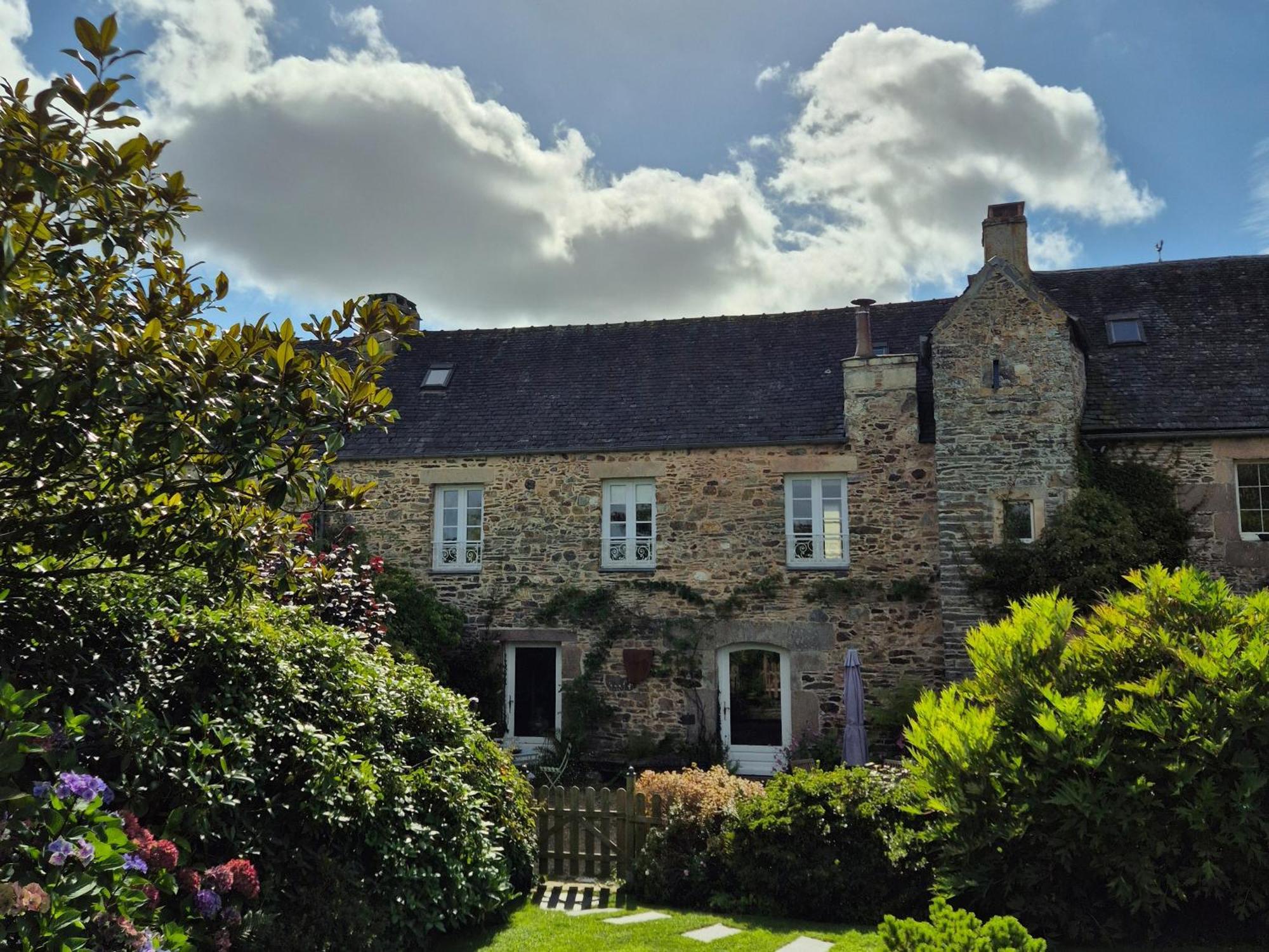 Gite De Charme Au Manoir Du Plessis-Quinquis Sainte-Seve Екстериор снимка